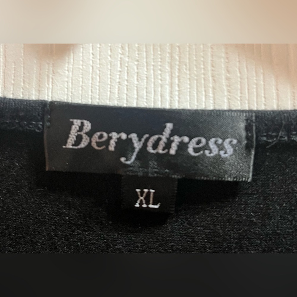 Women’s XL Dress - Picture 2 of 6